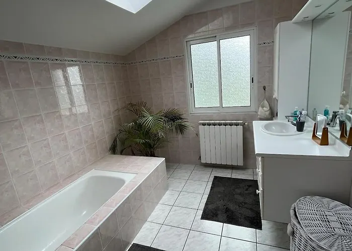 Villa Avec Piscine Anglet Proche