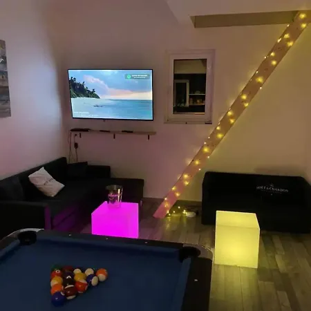 Avec Piscine Anglet Proche Duree Sejour Sept Nuitees Et Villa *