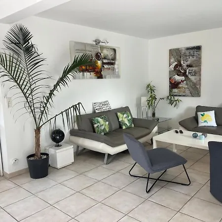 Villa Avec Piscine Anglet Proche Duree Sejour Sept Nuitees Et Biarritz