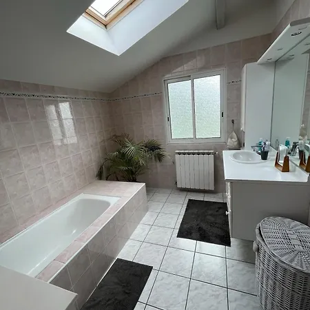 Villa Avec Piscine Anglet Proche Duree Sejour Sept Nuitees Et